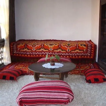 Otel Popsokol House *